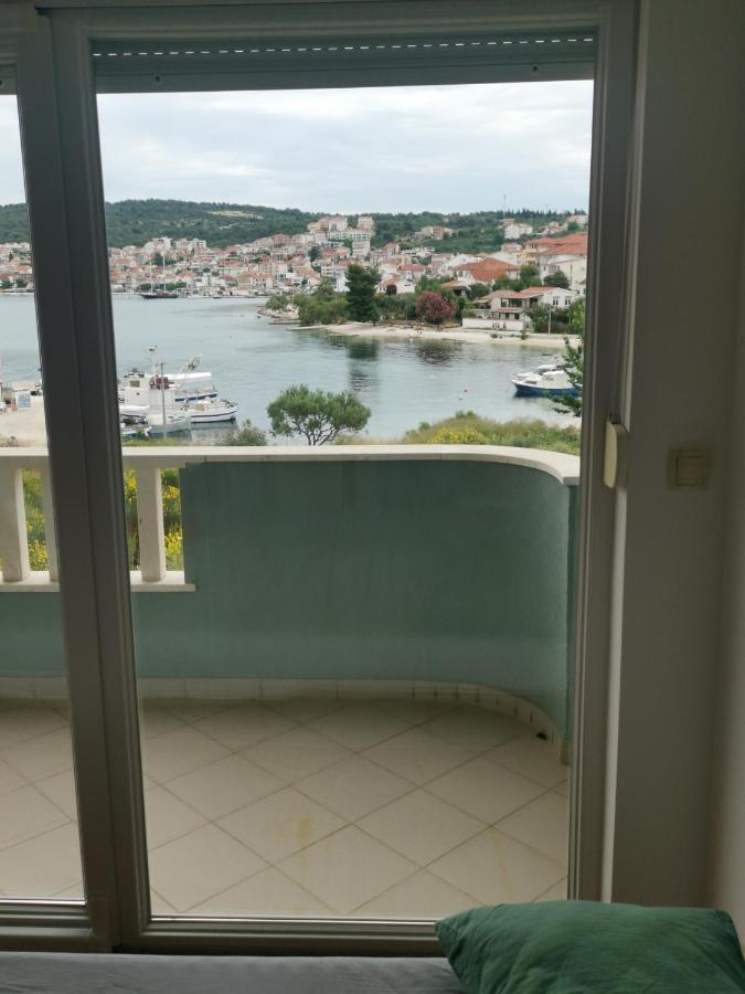 Apartment Croatika On The Beach Trogir Exteriör bild