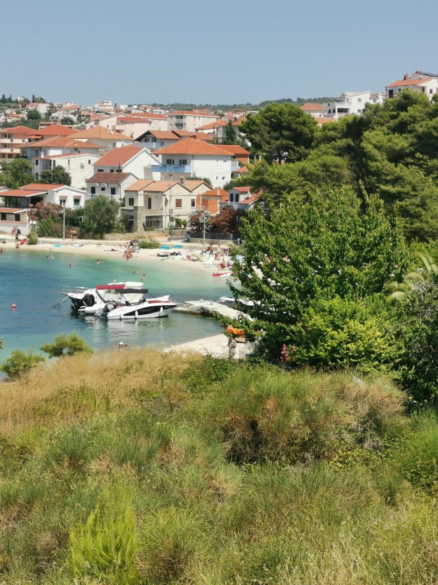 Apartment Croatika On The Beach Trogir Exteriör bild