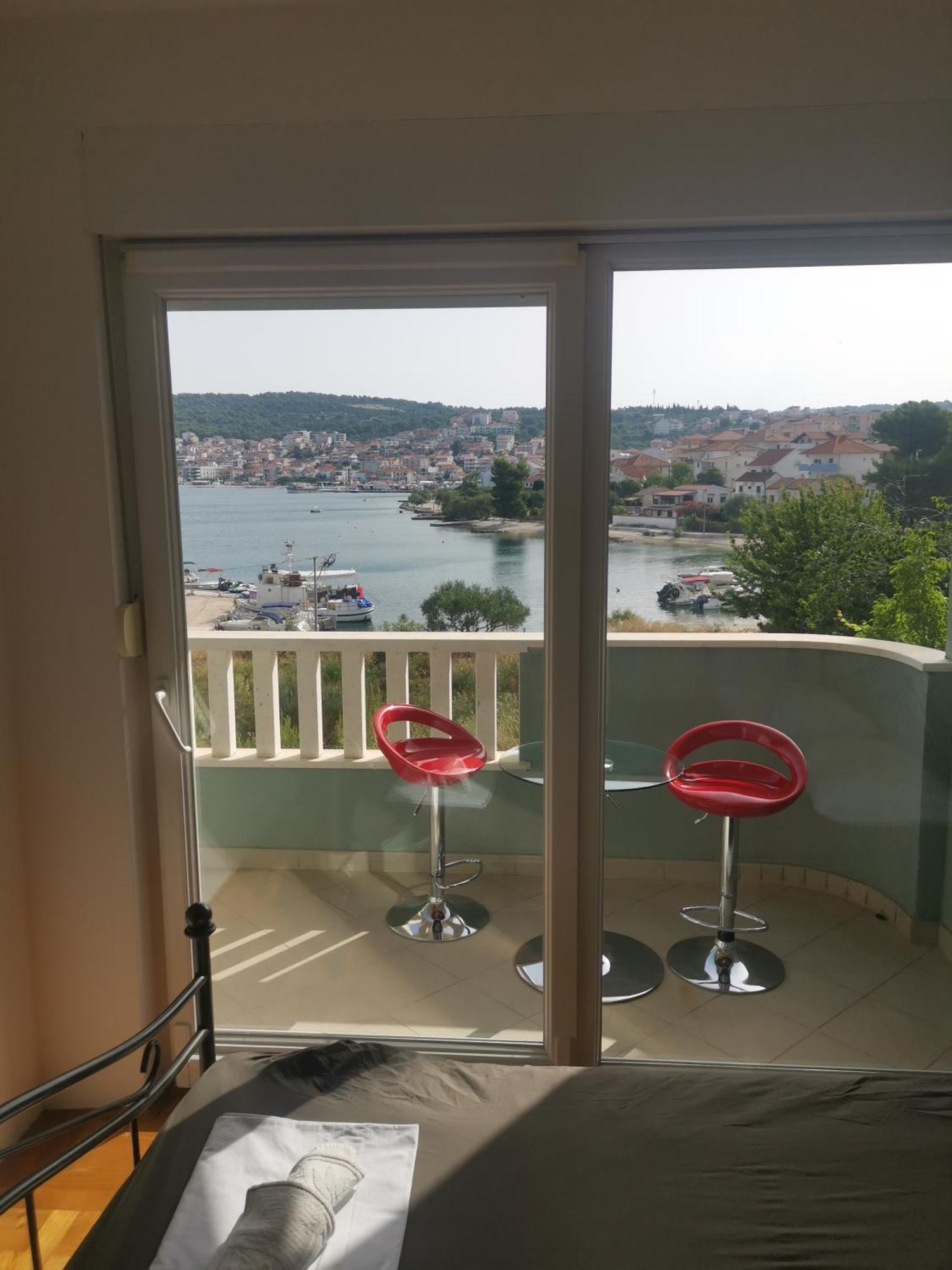 Apartment Croatika On The Beach Trogir Exteriör bild