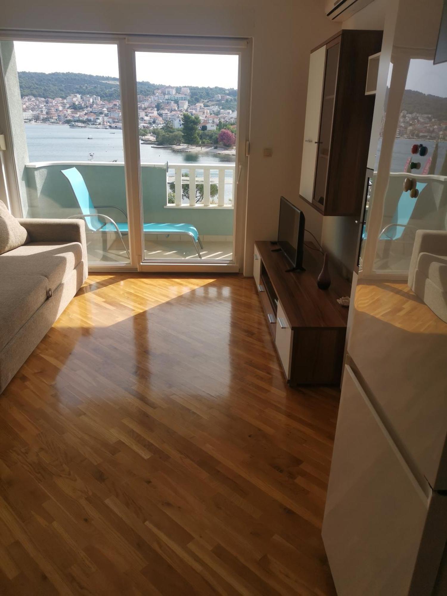 Apartment Croatika On The Beach Trogir Exteriör bild