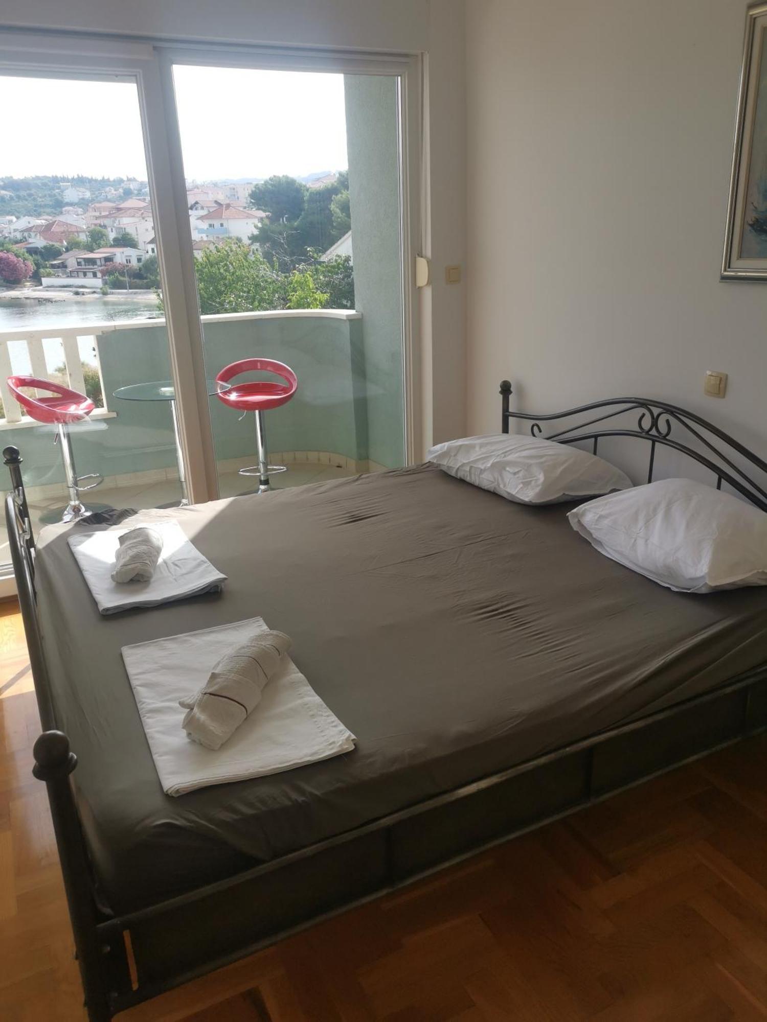 Apartment Croatika On The Beach Trogir Exteriör bild