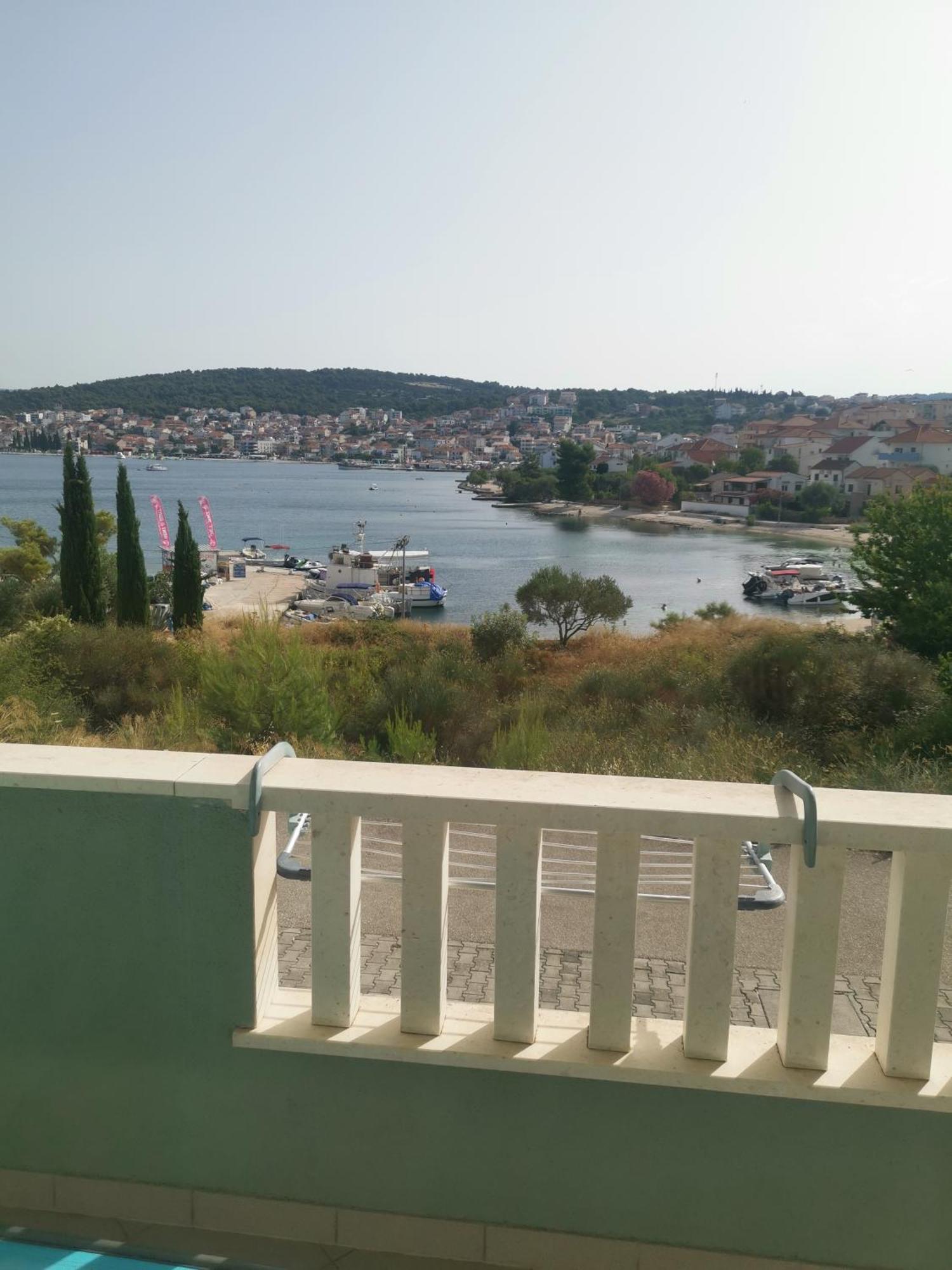 Apartment Croatika On The Beach Trogir Exteriör bild